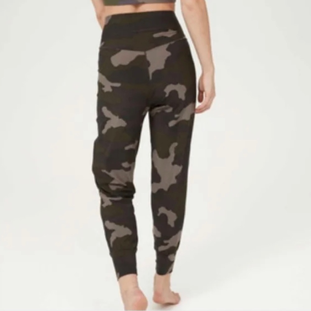 Offline By Aerie Real Me Jogger In Camo Green Size S